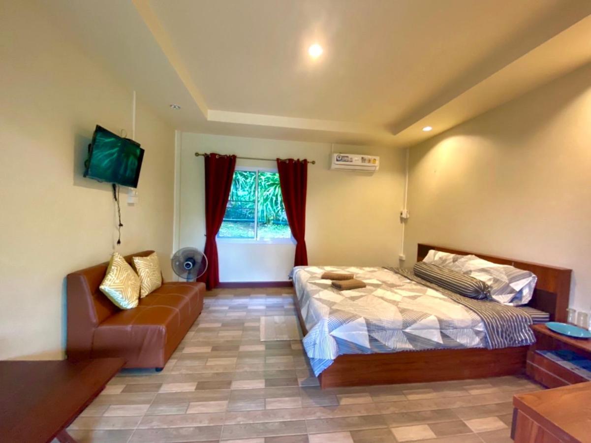 นพรัตน์การ์เด้นฮิลล์ Hotel Uthai Thani Ngoại thất bức ảnh
