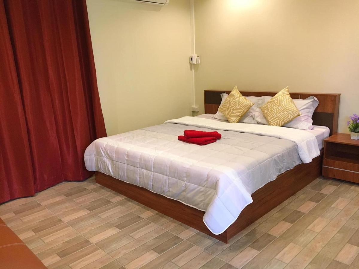 นพรัตน์การ์เด้นฮิลล์ Hotel Uthai Thani Ngoại thất bức ảnh