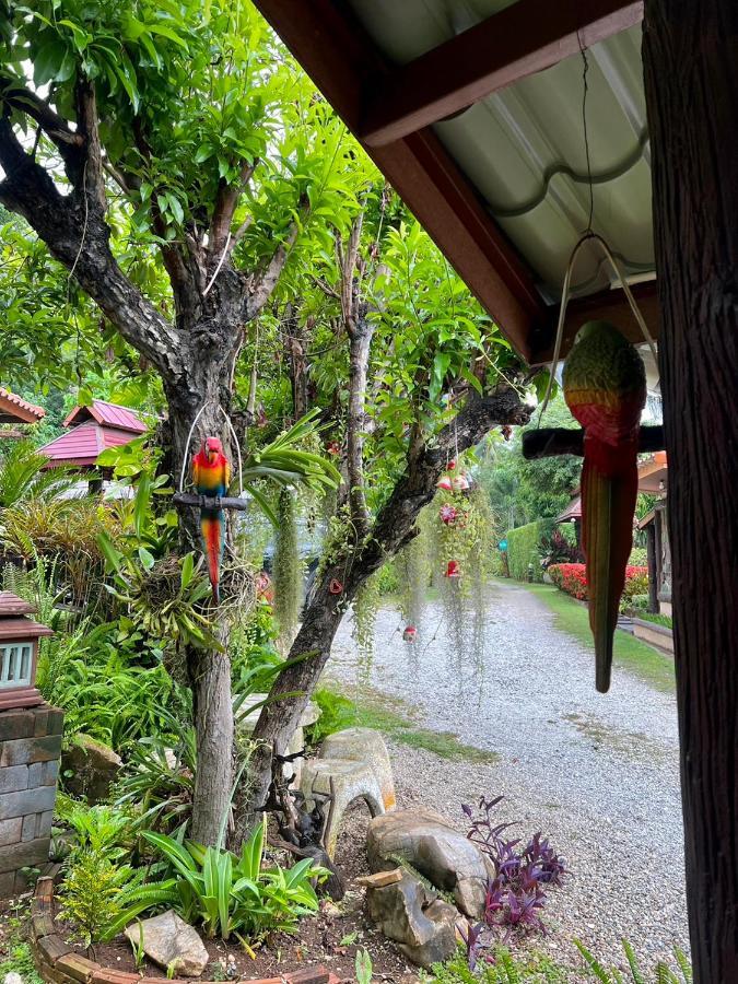 นพรัตน์การ์เด้นฮิลล์ Hotel Uthai Thani Ngoại thất bức ảnh