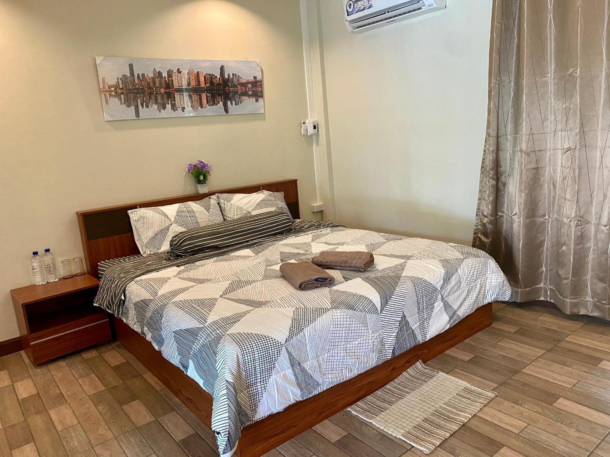 นพรัตน์การ์เด้นฮิลล์ Hotel Uthai Thani Ngoại thất bức ảnh