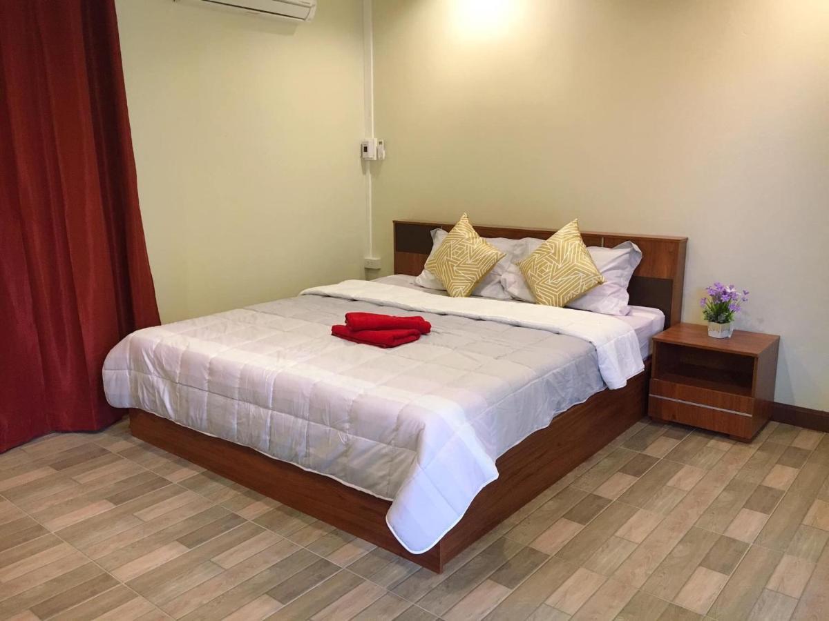 นพรัตน์การ์เด้นฮิลล์ Hotel Uthai Thani Ngoại thất bức ảnh