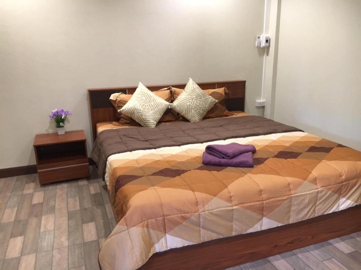 นพรัตน์การ์เด้นฮิลล์ Hotel Uthai Thani Ngoại thất bức ảnh