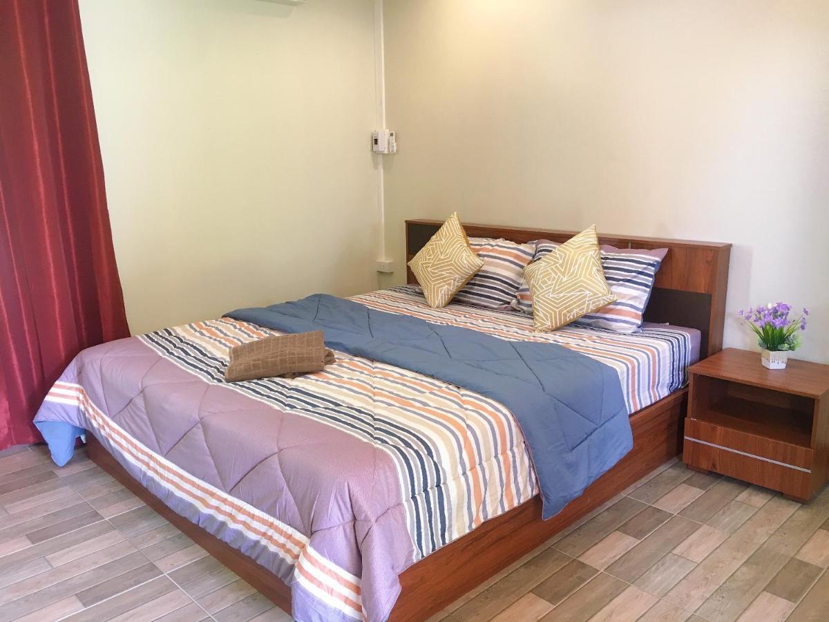 นพรัตน์การ์เด้นฮิลล์ Hotel Uthai Thani Ngoại thất bức ảnh